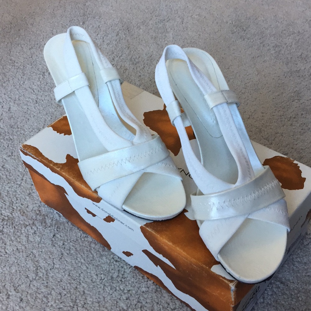 Donald Pliner White pearl leather/elastic sandals